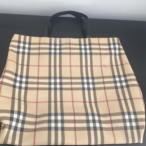 Burberry Handbags - Burberry Tote